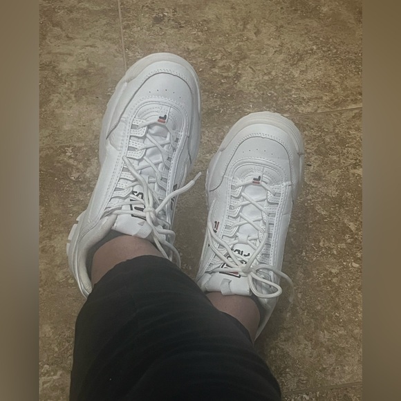 Fila shoes.  Great used condition.  . Size 10 - Picture 3 of 6